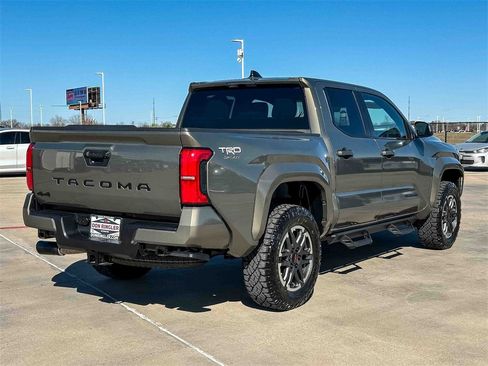 Used 2025 Toyota Tacoma TRD Sport image 3