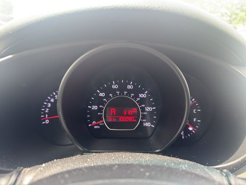 Used 2017 Kia Soul + FWD image 12