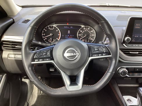 Used 2023 Nissan Altima 2.5 SR FWD image 17