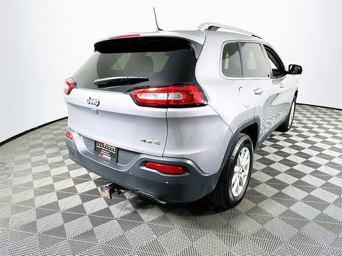 Used 2017 Jeep Cherokee Latitude w/ Safety/Convenience Group image 8