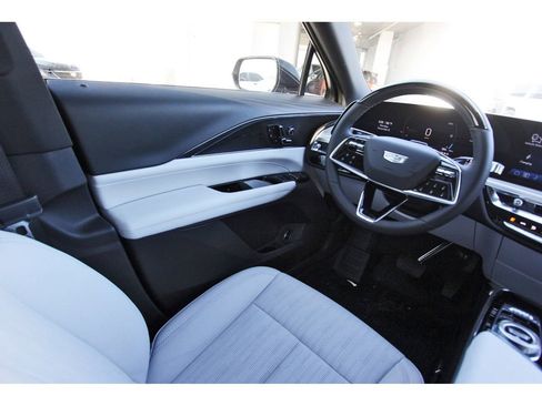 New 2026 Cadillac Lyriq Luxury image 8