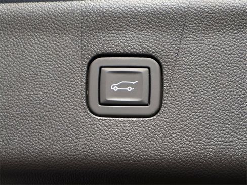 Used 2023 Buick Enclave Avenir w/ Avenir Technology Package image 18