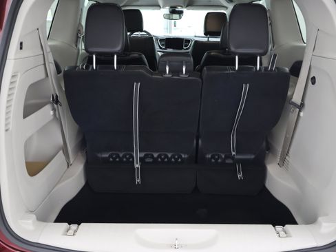 Used 2023 Chrysler Pacifica Touring-L AWD/4WD image 31