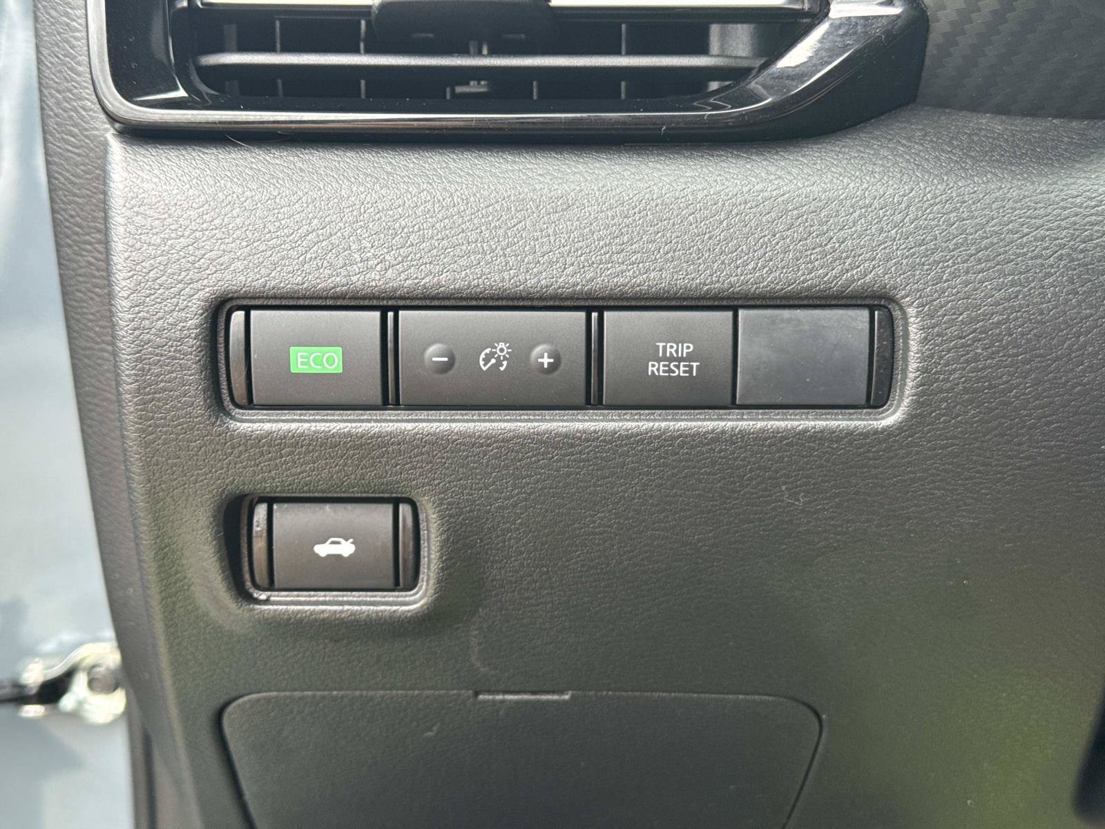 Used 2025 Nissan Sentra SR FWD image 22
