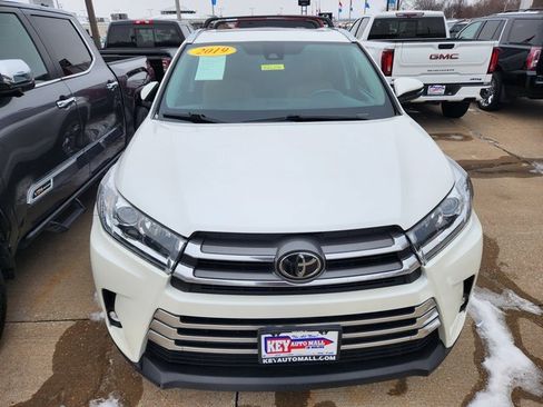 Used 2019 Toyota Highlander Limited image 2