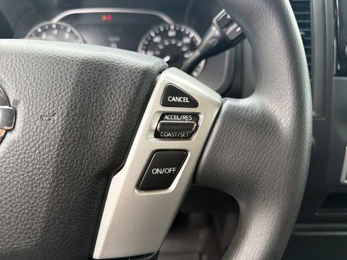 Used 2022 Nissan Titan S image 23