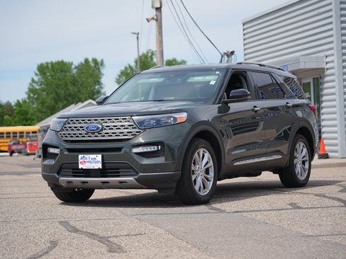 Used 2024 Ford Explorer Limited w/ Limited Technology Package AWD/4WD image 8
