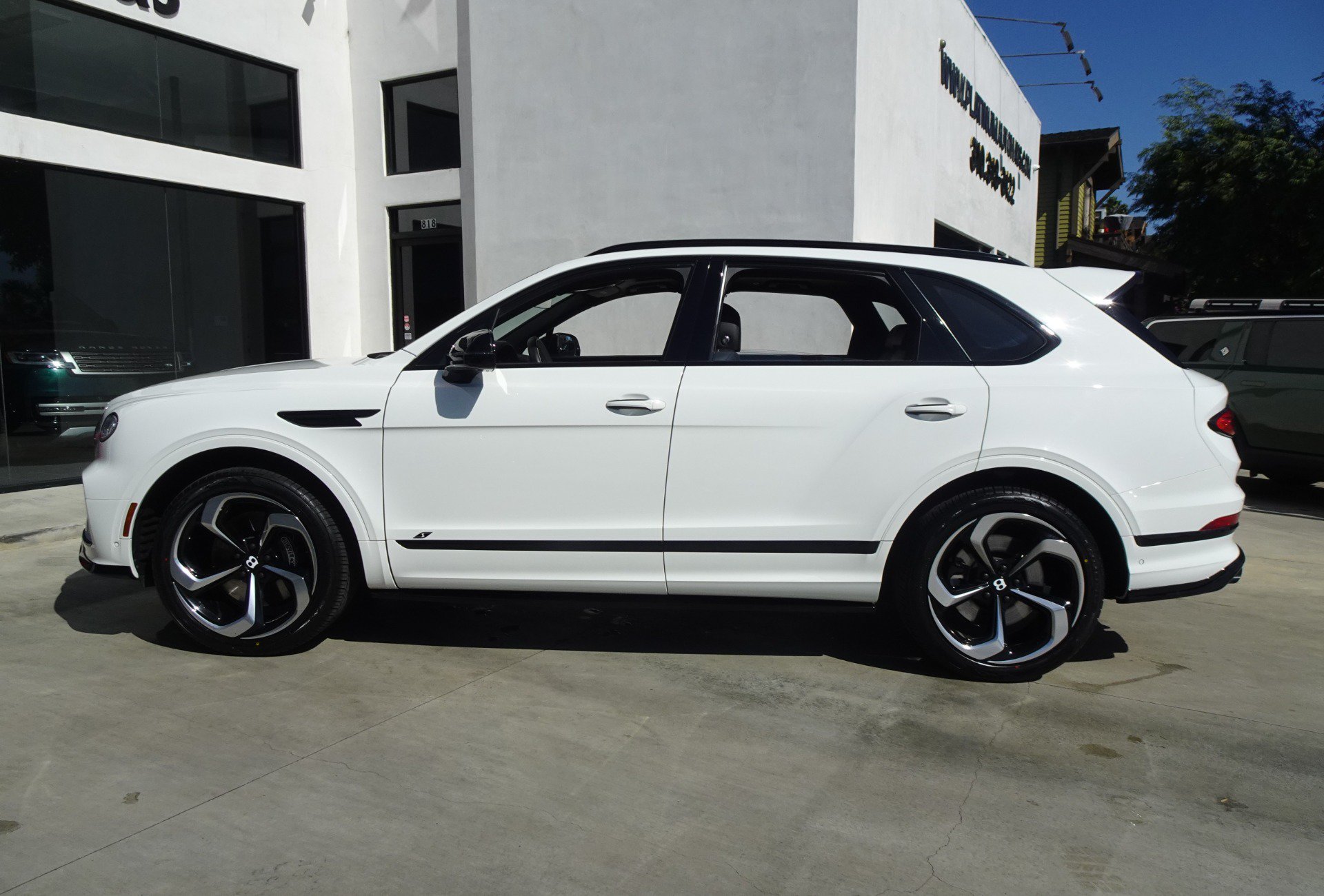 Used 2022 Bentley Bentayga AWD/4WD image 4