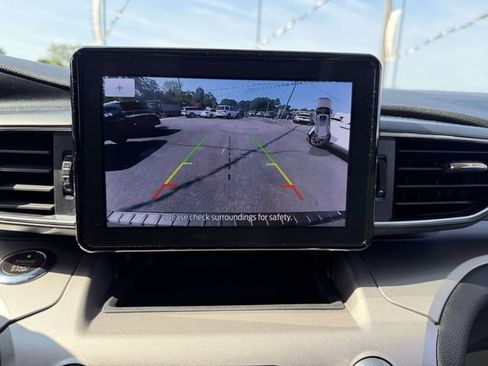 Used 2021 Ford Explorer XLT w/ Equipment Group 202A AWD/4WD image 25