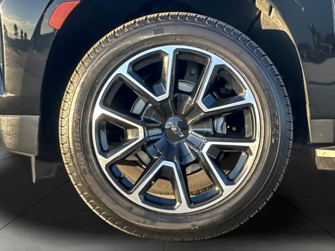Used 2022 Chevrolet Tahoe RST w/ Luxury Package image 27