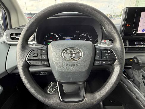 Used 2026 Toyota Sienna LE AWD/4WD image 18