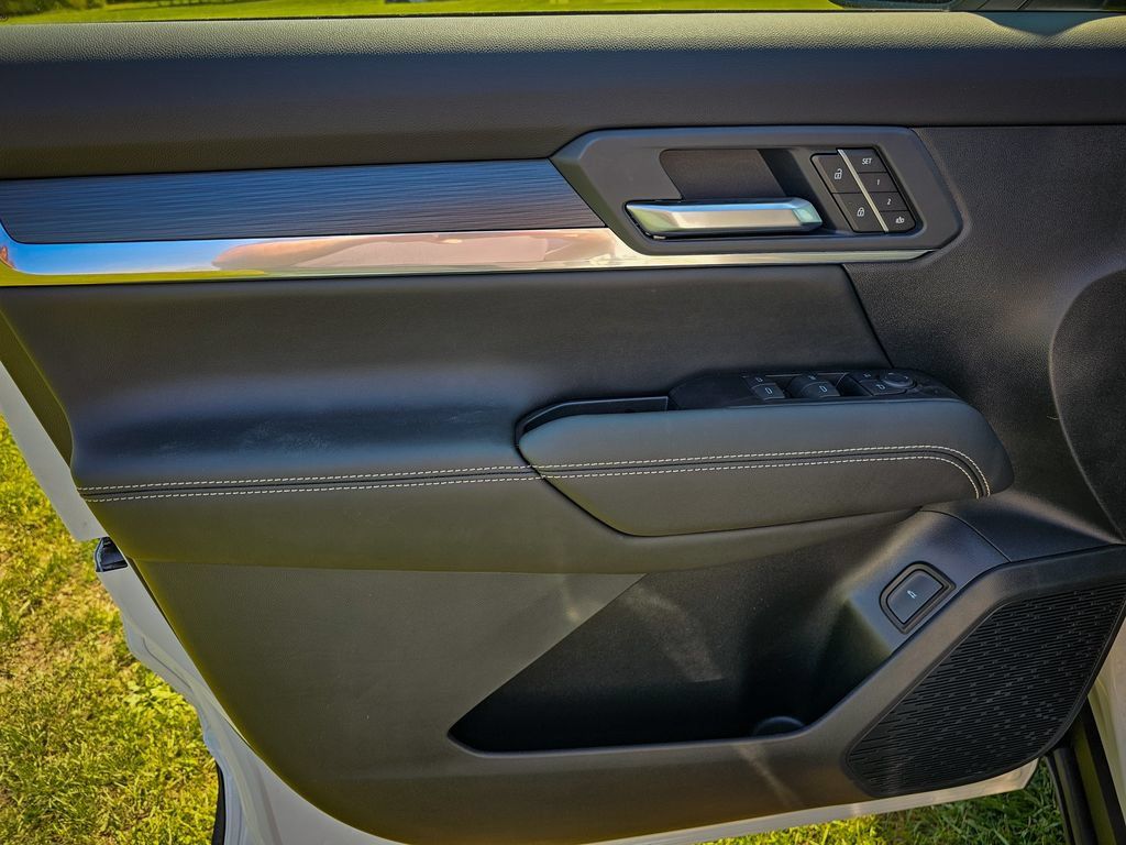 New 2027 GMC Terrain Elevation w/ Elevation Premium Package AWD/4WD image 9