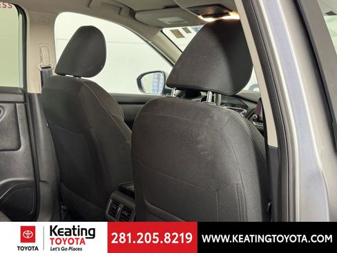 Used 2025 Nissan Rogue SV image 19