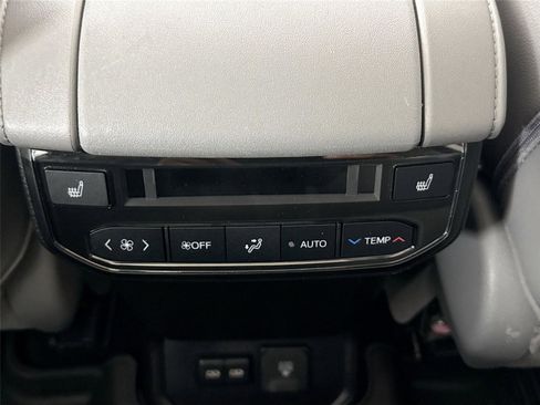 Used 2022 Toyota Highlander Platinum FWD image 52