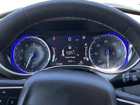 Used 2024 Chrysler Pacifica Touring-L FWD image 32