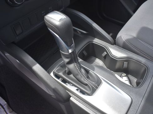 Used 2024 Nissan Frontier SV RWD image 26
