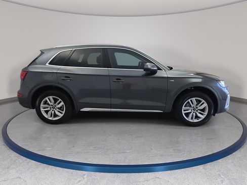 Used 2023 Audi Q5 2.0T Premium w/ Convenience Package image 4