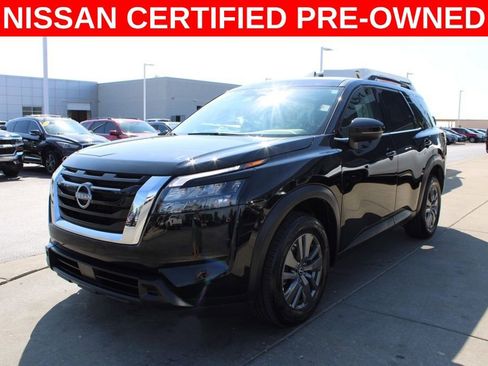 Certified 2024 Nissan Pathfinder SV image 3