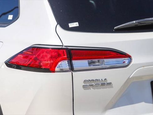 Certified 2024 Toyota Corolla Cross LE w/ Moonroof Package FWD image 9