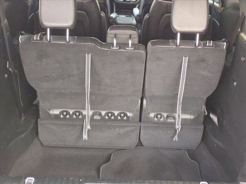 Used 2025 Chrysler Pacifica Limited image 6