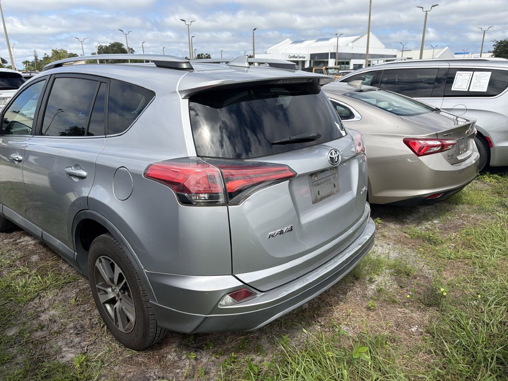 Used 2017 Toyota RAV4 XLE FWD image 9