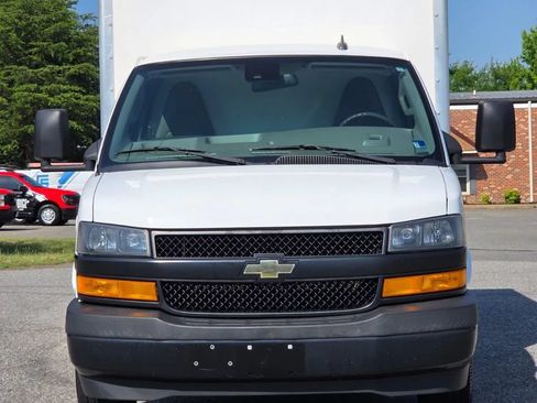 Used 2019 Chevrolet Express 3500 RWD image 2