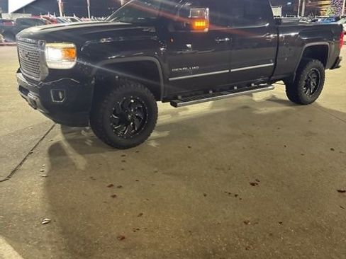 Used 2016 GMC Sierra 2500 Denali w/ Driver Alert Package image 2