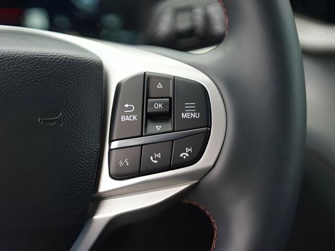 Certified 2026 Ford Explorer Active RWD image 25