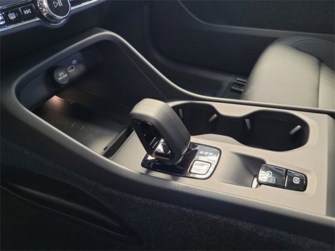 New 2026 Volvo XC40 B5 Core w/ Climate Package image 23