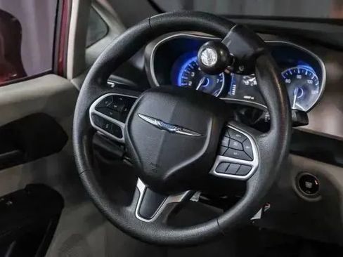 Used 2018 Chrysler Pacifica Touring Plus w/ Tire & Wheel Group FWD image 21