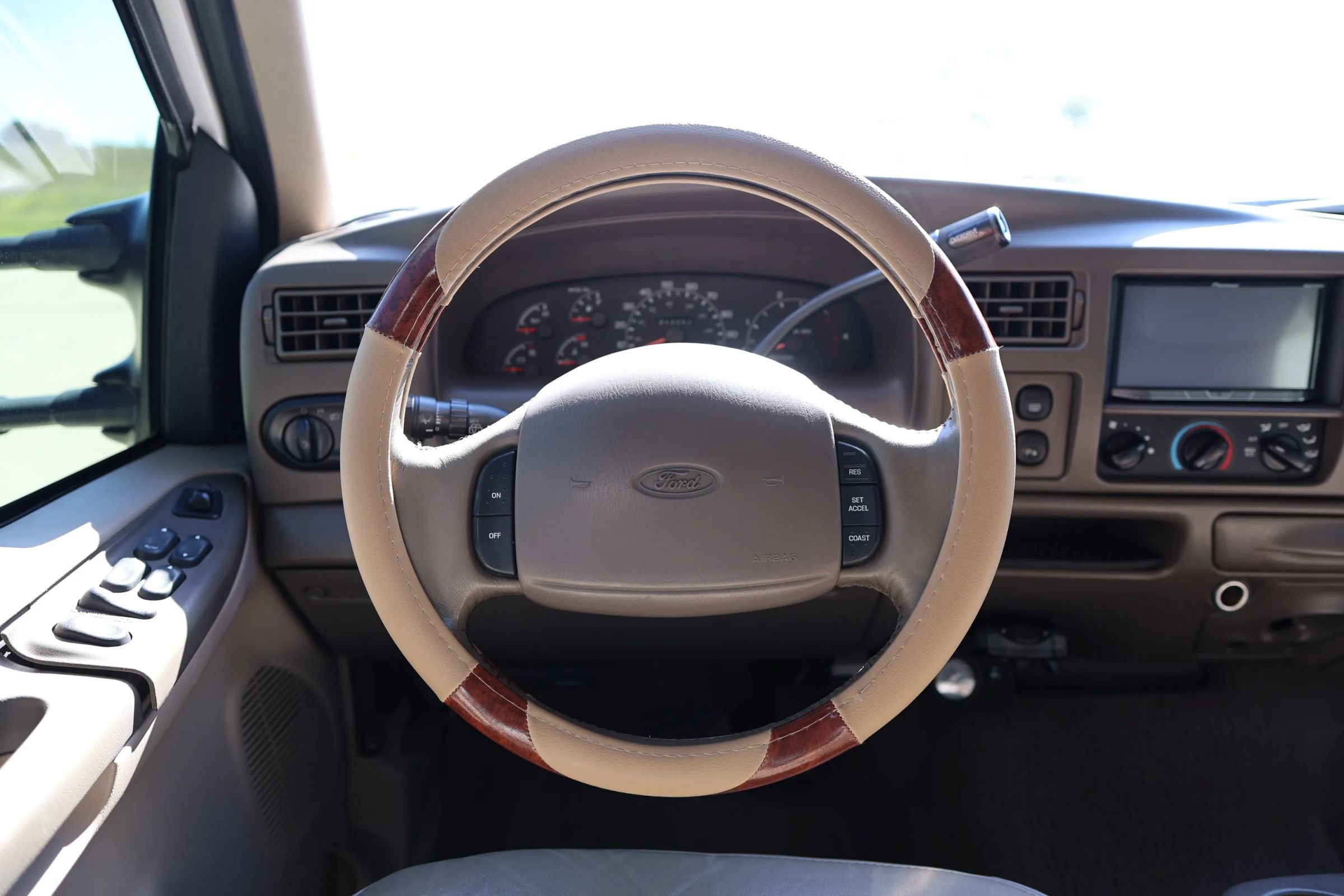 Used 2000 Ford Excursion Limited AWD/4WD image 38