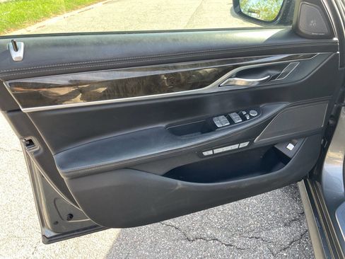 Used 2016 BMW 750i image 16