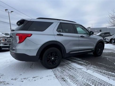 Used 2022 Ford Explorer XLT image 8