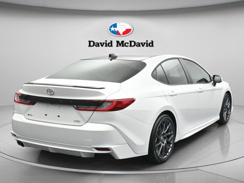 Used 2025 Toyota Camry XLE image 8