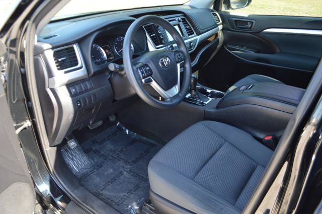 Used 2019 Toyota Highlander LE FWD image 8