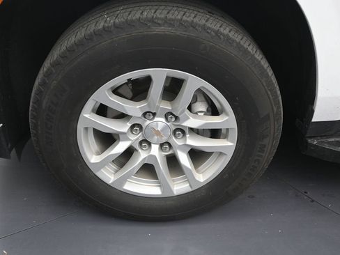 Used 2024 Chevrolet Tahoe LS RWD image 9
