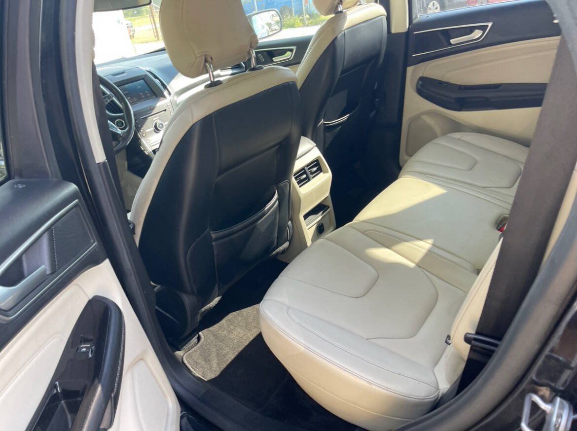 Used 2015 Ford Edge Titanium FWD image 3