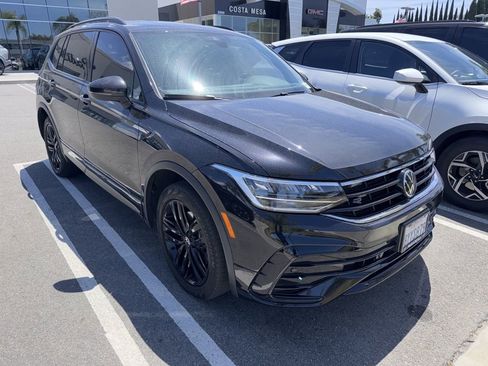 Used 2022 Volkswagen Tiguan SE R-Line image 3