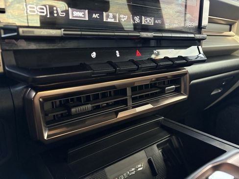 Used 2025 GMC Hummer EV 2X image 18