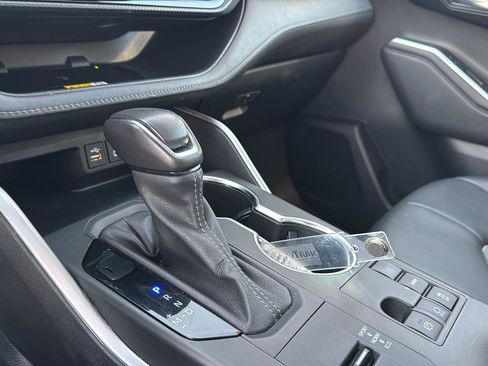 Certified 2023 Toyota Highlander XSE image 25