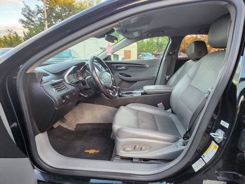 Used 2017 Chevrolet Impala LT image 10