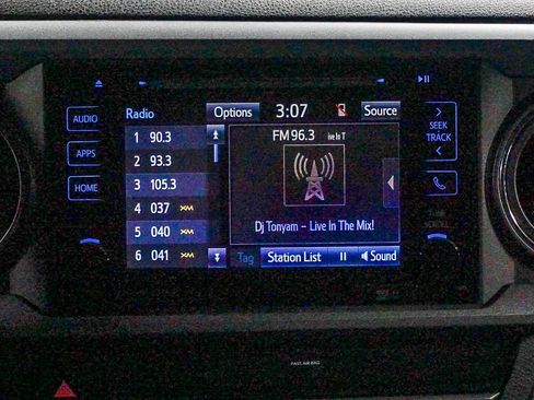 Used 2019 Toyota Tacoma TRD Off-Road w/ Technology Package image 15