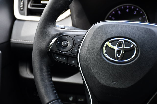 Used 2022 Toyota RAV4 XLE Premium AWD/4WD image 27