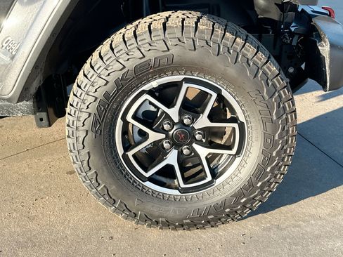 New 2025 Jeep Gladiator Rubicon w/ Convenience Group image 10