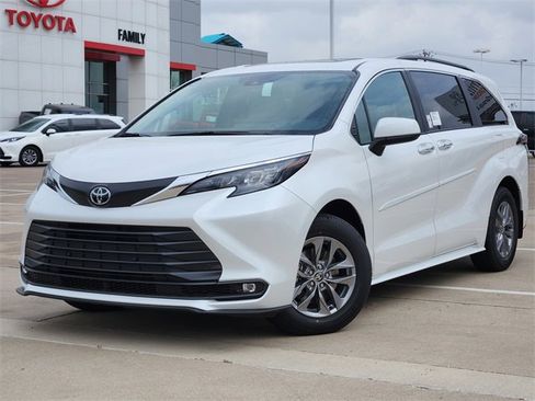 New 2026 Toyota Sienna XLE image 1