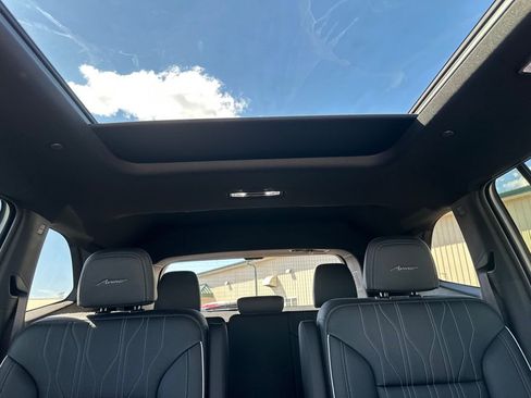 Used 2025 Buick Enclave Avenir w/ Super Cruise Package image 35