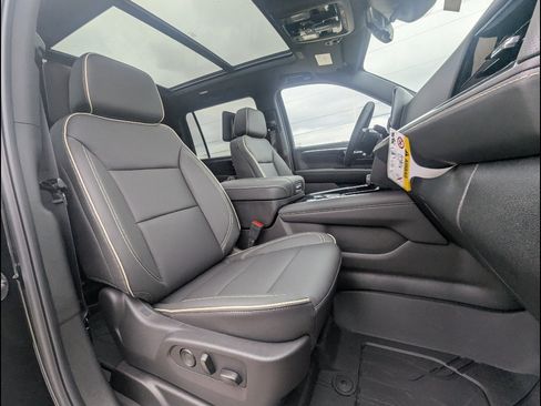New 2026 Chevrolet Suburban Premier AWD/4WD image 14