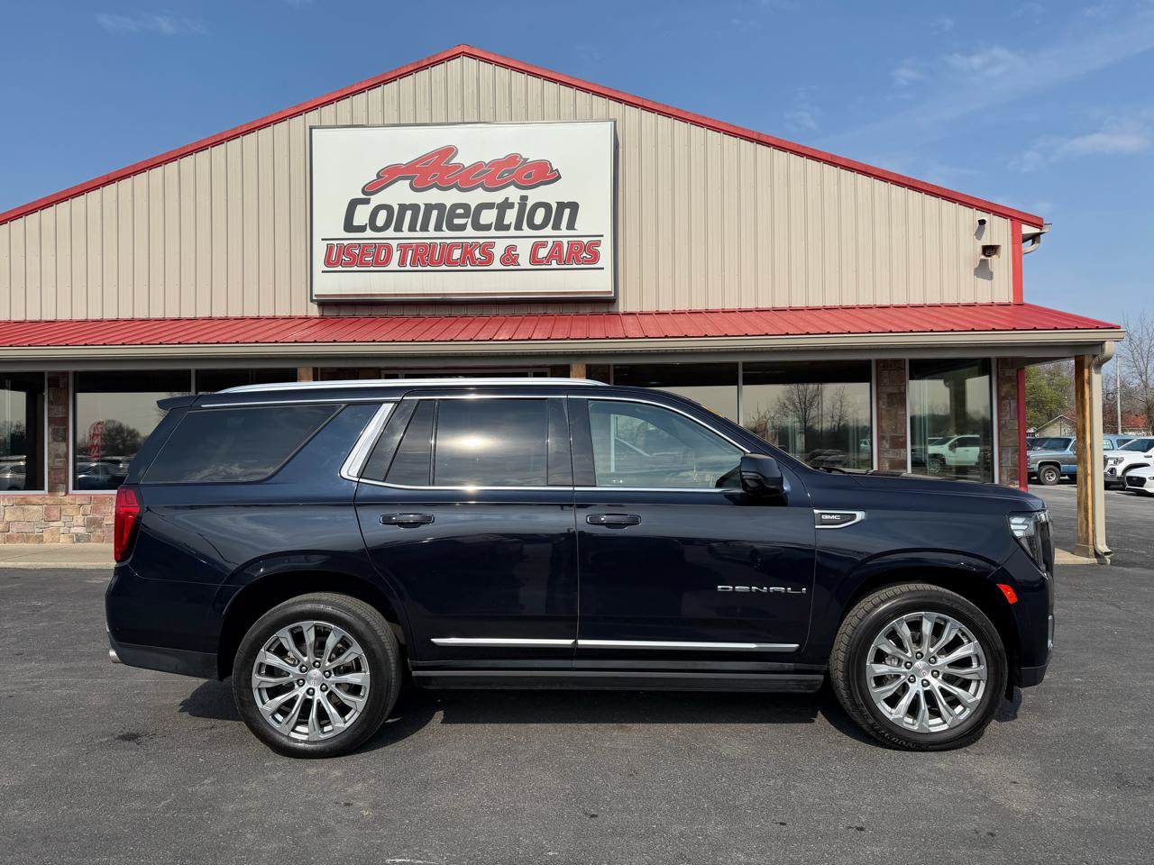 Used 2023 GMC Yukon Denali w/ Max Trailering Package AWD/4WD image 3