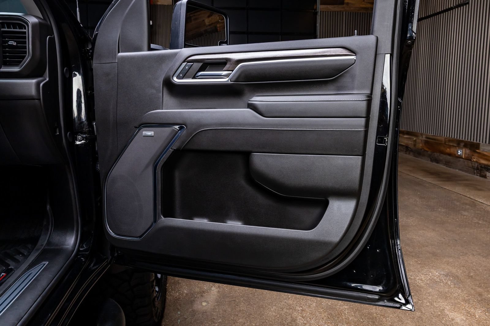Used 2024 Chevrolet Silverado 2500 LTZ w/ LTZ Plus Package AWD/4WD image 38