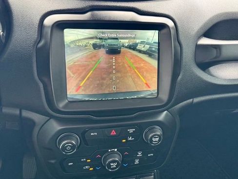 Used 2022 Jeep Renegade Altitude w/ Sun/Sound Group AWD/4WD image 18